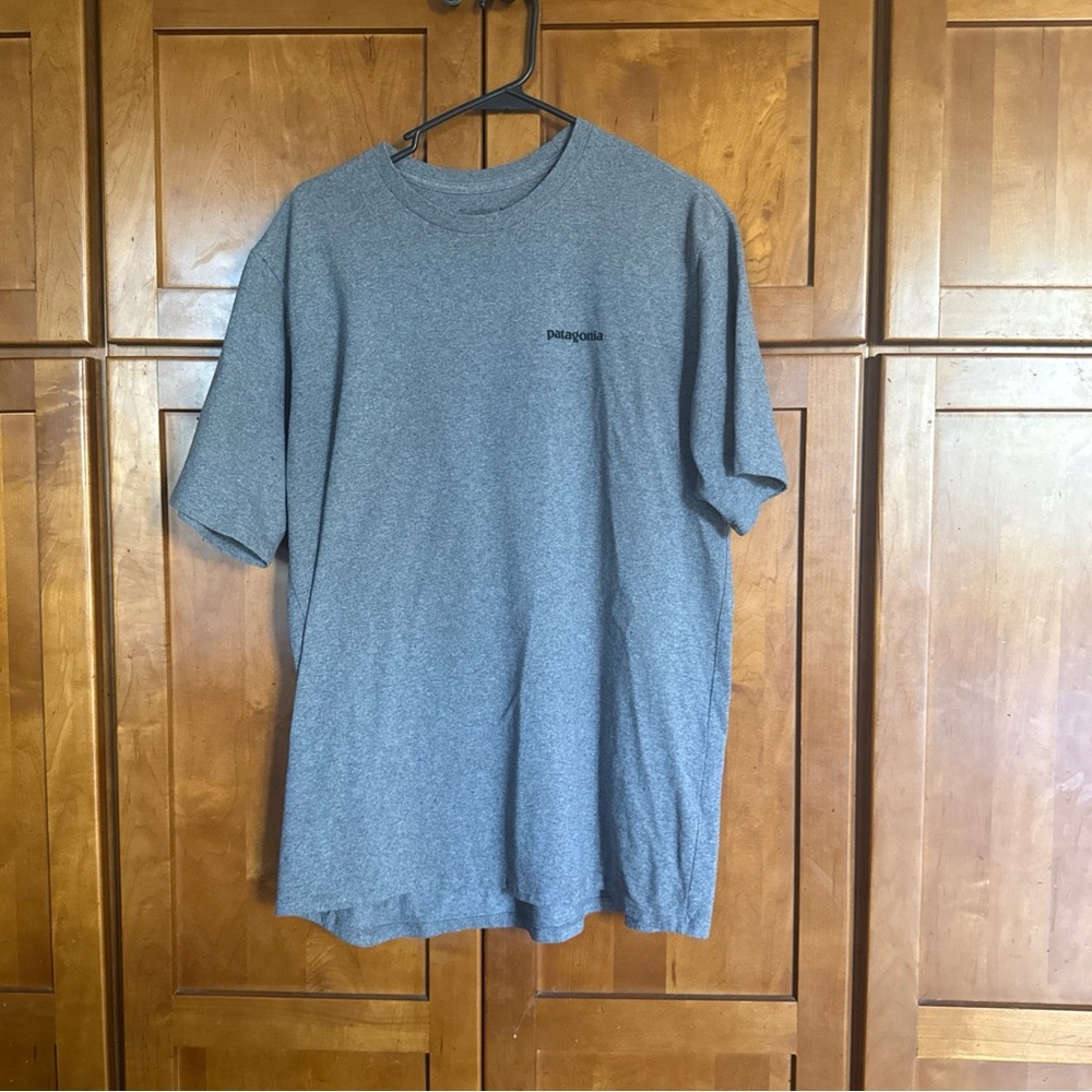 Patagonia Men’s Heather Gray Responsibili-tee T-shirt Size L Logo on Back